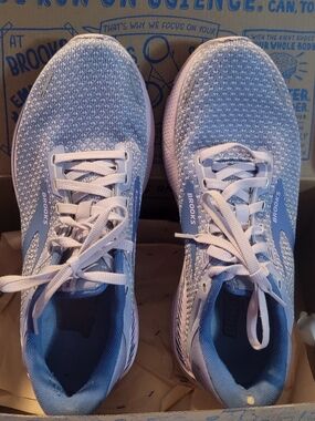 Brooks Women’s Kentucky Blue and White Athletic Running Shoes